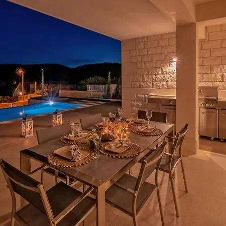Luxury Sunny Side With Private Pool Sumartin