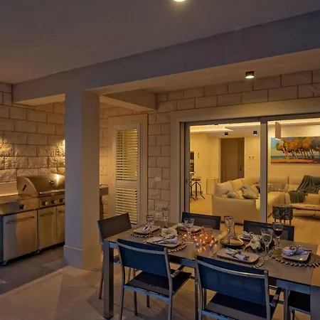 Luxury Sunny Side With Private Pool فيلة *