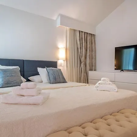 Luxury Sunny Side With Private Pool * سومارتين