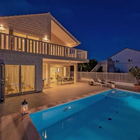 Luxury Sunny Side With Private Pool