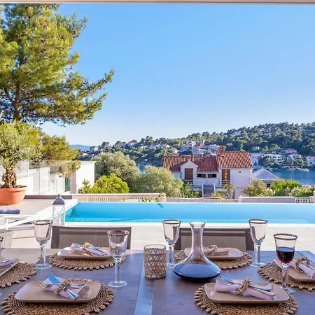 Luxury Sunny Side With Private Pool فيلة سومارتين