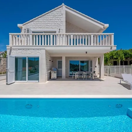 Luxury Sunny Side With Private Pool
