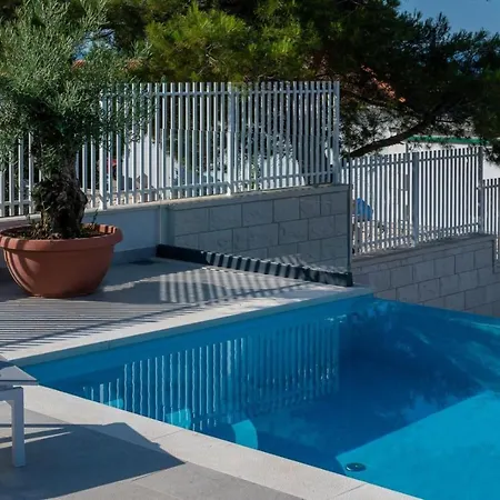 Luxury Sunny Side With Private Pool فيلة سومارتين