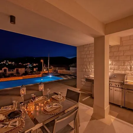 Luxury Sunny Side With Private Pool فيلة